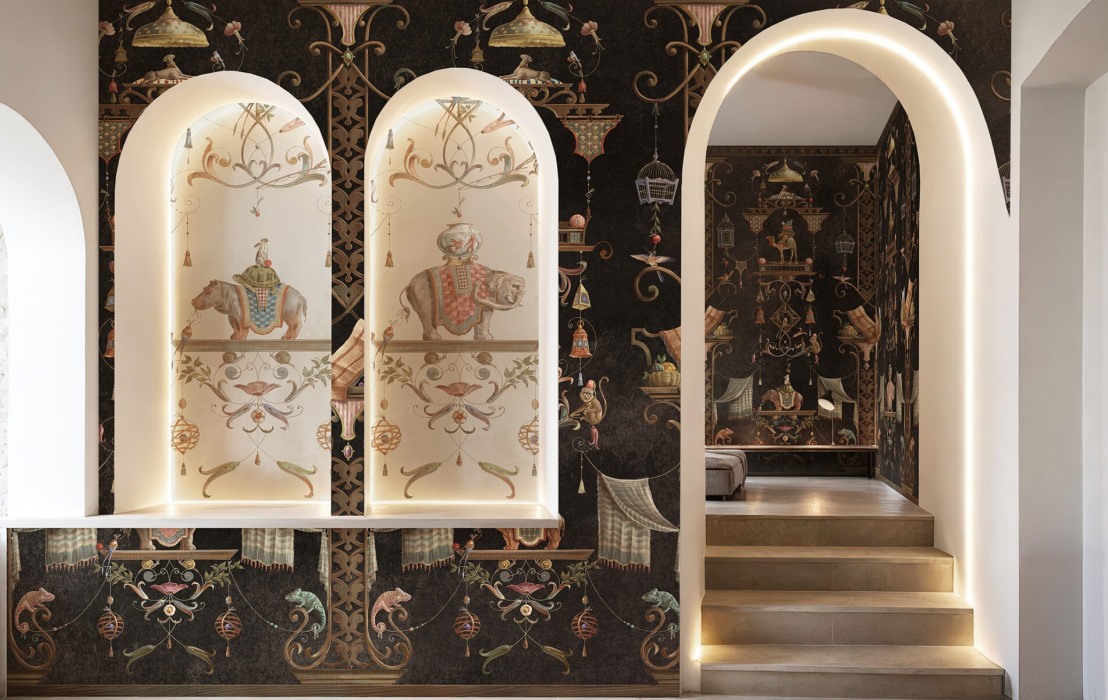 Eclettica Visione è un invito a sperimentare con combinazioni di forme, colori e motivi provenienti da diverse epoche e culture in cui ogni grafica è una fusione di elementi contrastanti che si uniscono in una sorprendente armonia